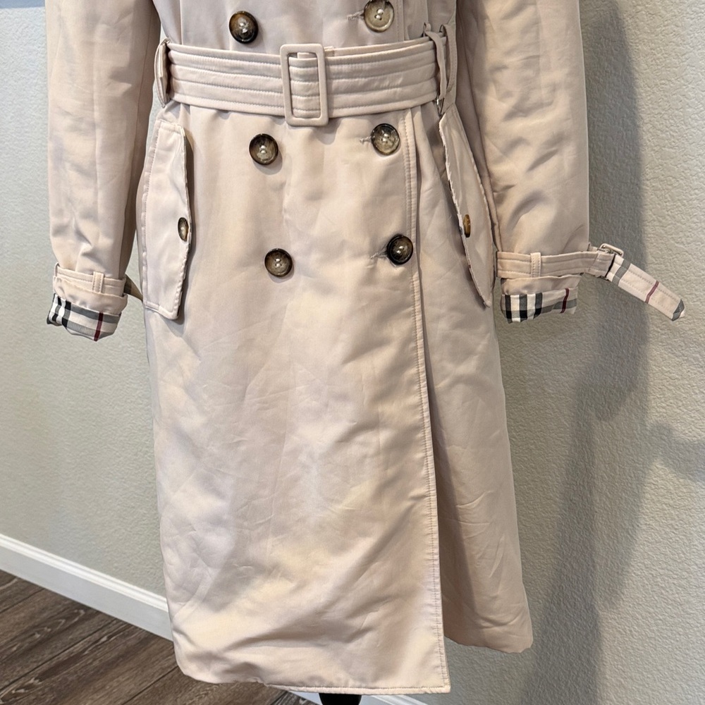Authentic Burberry Light Tan Trench Coat - Picture 4 of 17